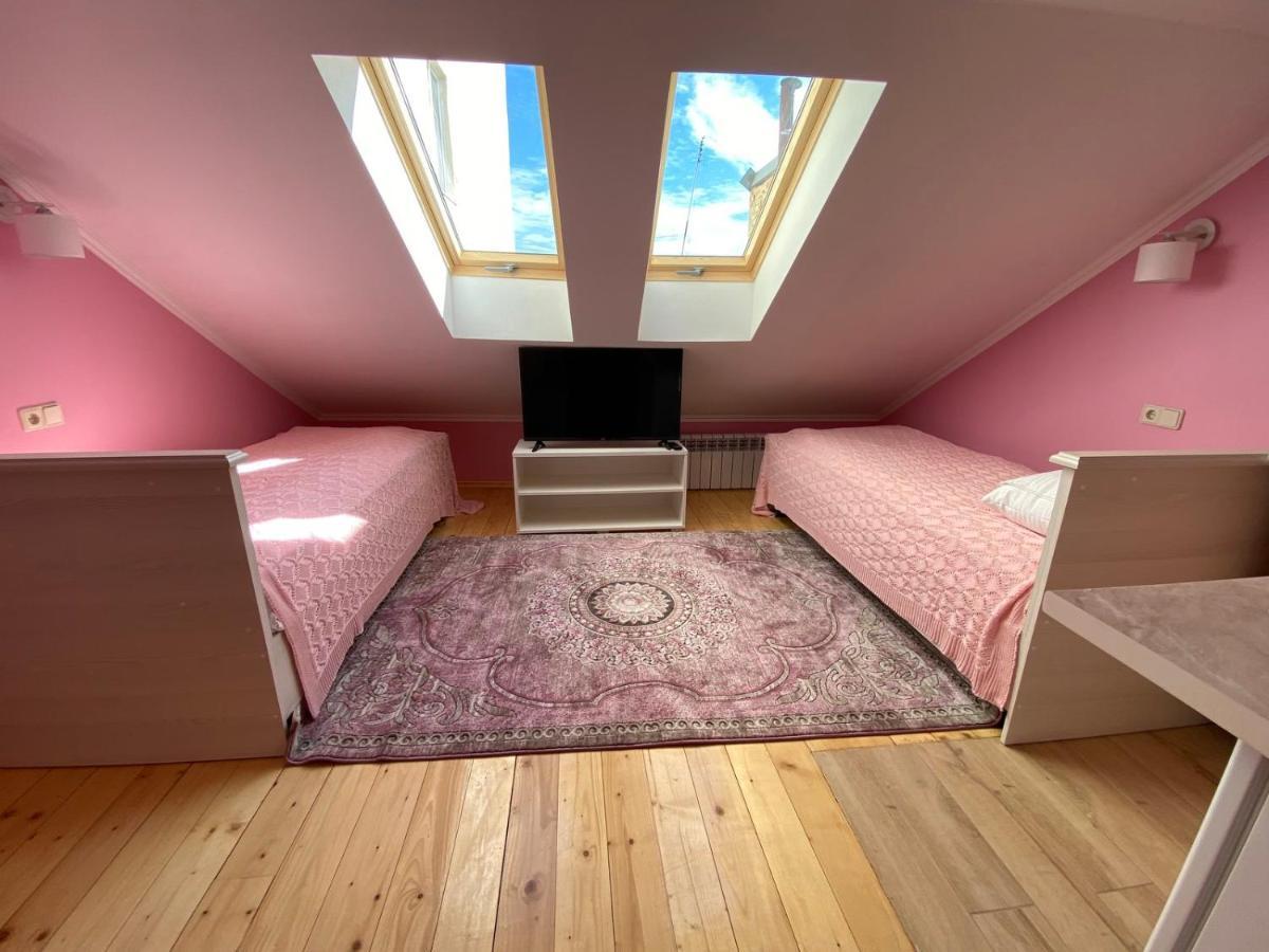 Аpartment For Lady Lägenhet Tjernivtsi Exteriör bild