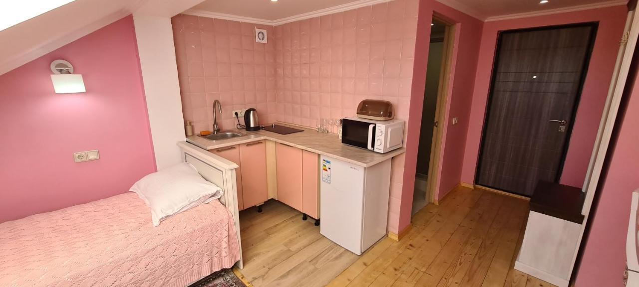 Аpartment For Lady Lägenhet Tjernivtsi Exteriör bild